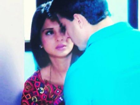 Saraswatichandra: 16th April; Saras Arranges Money But Kumud Intoxicated Already!