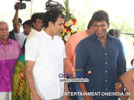 Photos: Puneet Rajkumar, Raghavendra Rajkumar Felicitate Eminent Personalities Of Sandalwood