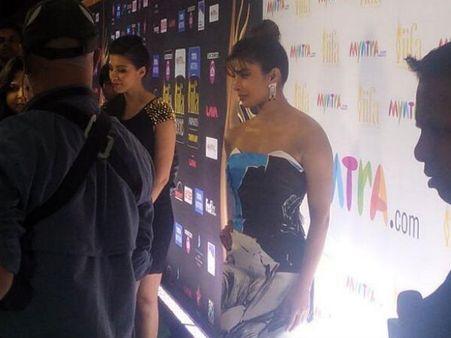 Priyanka Chopra Dazzles In White Arrived At IIFA Rocks 2014