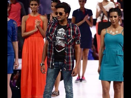 Riteish Deshmukh Showstopper In IIFA Rocks 2014