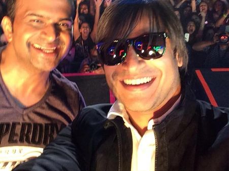 Live: Vivek Oberoi Rocking At IIFA 2014 Rocks