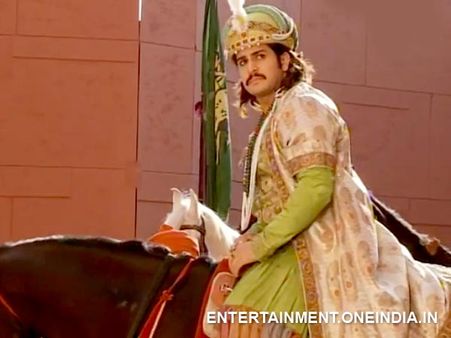 Jodha Akbar: 25th April; Jalal Tired Apologising Leaves To Agra Alone
