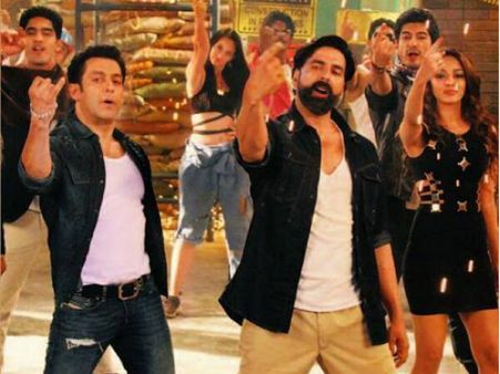 Watch Salman And Akshay Answer 'Yeh Fugly Fugly Kya Hai'!