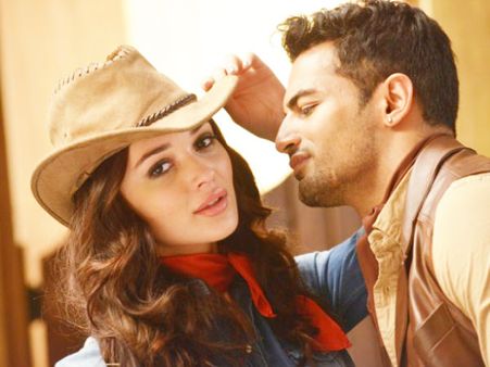 Amy Jackson's Expensive Intro In Vikram's Ai