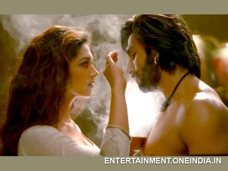 See Pics: Did Ranveer Singh Offer 'Love' To Deepika?