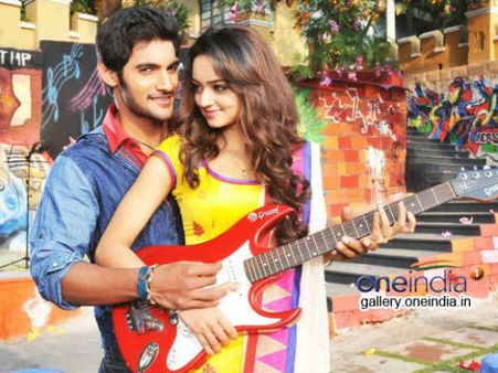 Pyar Mein Padipoyane - Movie Review