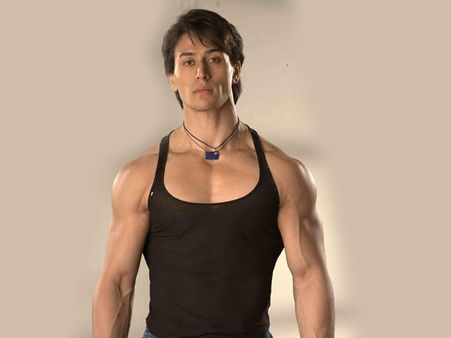 Tiger Shroff Performs Stunts By Himself!