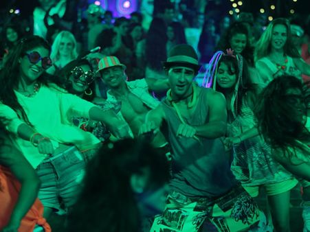 Watch: Party Anthem Khalifa From Lekar Hum Deewana Dil