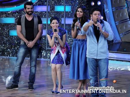 Esha Gupta, Tamannah and Sajid Khan Promote Humshakals On Dance India Dance L'il Masters