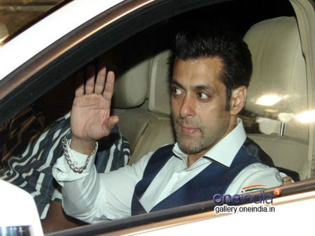 Bartender Not Sure Whether Salman Had Alcohol Or Not!