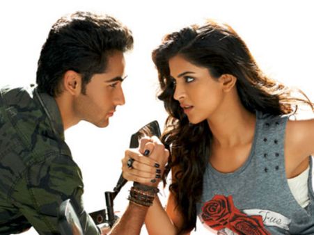 ‘Khalifa’ Gets The Fans Grooving To Its Beats, Ranks No 1 On Radio