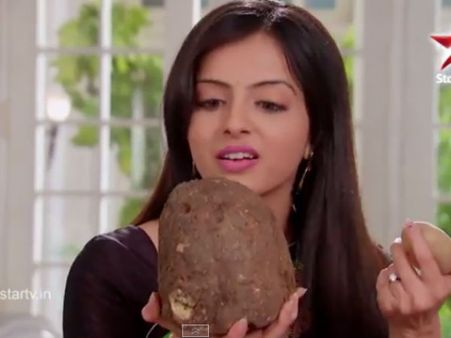 Iss Pyaar Ko Kya Naam Doon 2: 28th May; Astha Makes Niranjan's Throat Itch; Decides To Work! (Pics)