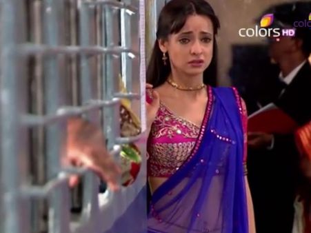 Rangrasiya: 2nd June; Rudra's Hand Cured, Paro Leaves Him! (Pics)
