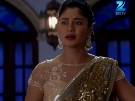 Qubool Hai: 2nd June; Tanveer Finds Sanam's And Dilshad's Voices Familiar! (Pics)