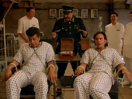 Watch: Saif-Riteish Chanting 'Hum Pagal Nahin Hai'