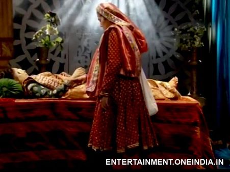 Jodha Akbar: 4th June; Rukhaiya Manage To Be Pregnant Just For Doctor Checkup! (Pics)