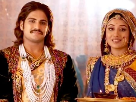 Jodha Akbar: 5th June; Rukhaiya Fooled Everyone; Another Attack On Jodha-Jalal?