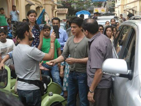 Who Dared To Halt Shahrukh Khan's Shooting?