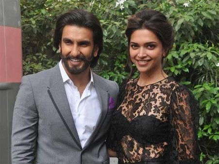 Ranveer-Deepika Enjoy Quality Time At Barcelona!