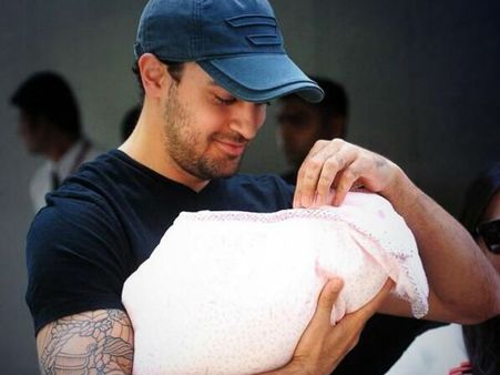 First Pic: Imran Khan Baby Back Home