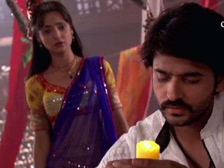 Rangrasiya: 19th June; Rudra Drags Paro To Hall Adorned With Flowers To Give Mangalsutra! (Pics)