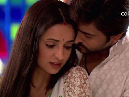 Rangrasiya: 23rd June; Rudra Books Honeymoon Tickets,Paro Refuses; Suggests Reunion With Mala First!