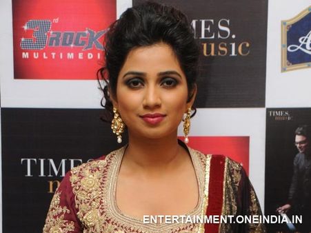 Hot And Gorgeous Female Singers In Bollywood