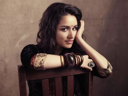 Ek Villain Gets Thunderous Start
