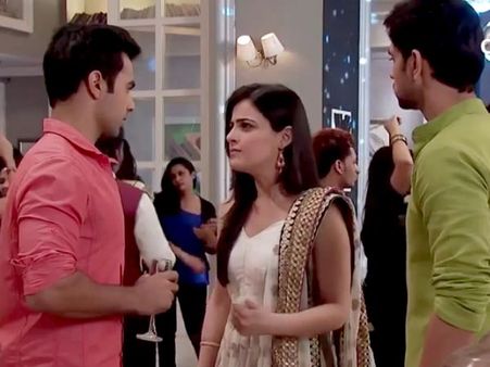 Meri Aashiqui Tum Se Hi: 7th July; Ishani Protects Ranvir In The Party, Confronts Chirag