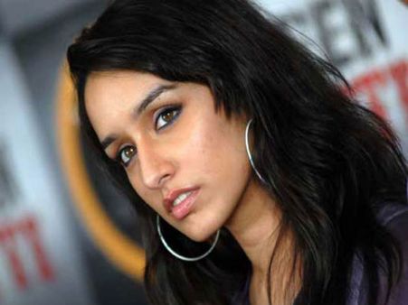 Shraddha Kapoor Clears Controversy, Pitches For Privacy!