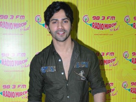 Varun Keeps Date With Fans, Despite High Fever