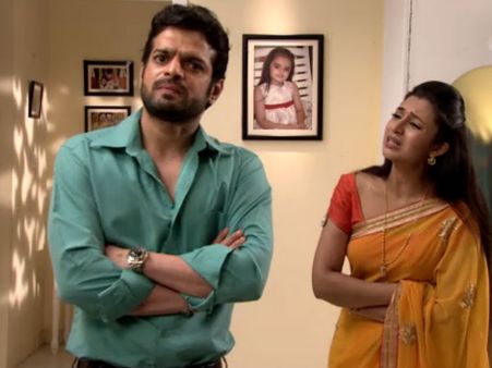 Yeh Hai Mohabbatein: Raman Hurts Ishita Badly By Accusing Her Of Stealing! (17th July-Photos)