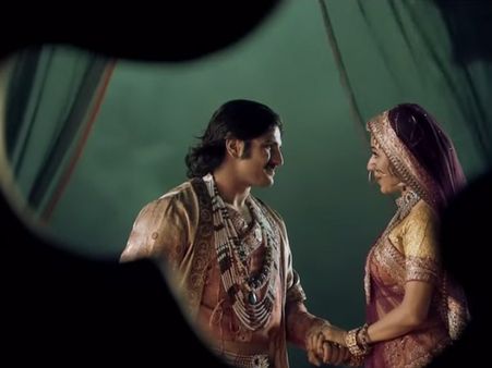 Jodha Akbar: Jodha Continues To Hide Pregnancy; Maha Chuchak Plans Another War (18th July-Photos)