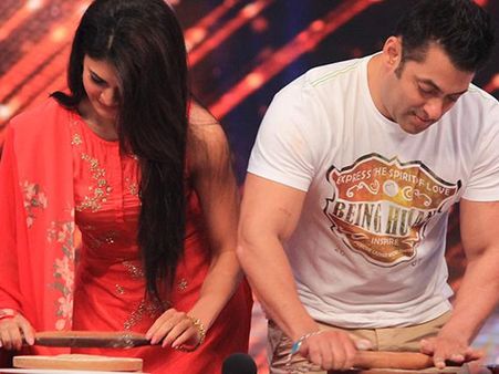Salman Khan, Jacqueline, Madhuri Made Roti On Jhalak Dikhhla Jaa 7!