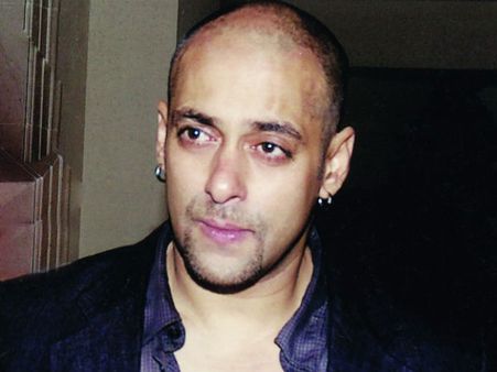 BREAKING NEWS: Salman Shaves Head For Shuddhi!