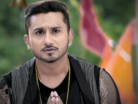 Yo Yo Honey Singh Takes A Dig At Jhalak Dikhhla Jaa And Their 3 Judges In India's Raw Star Promo!