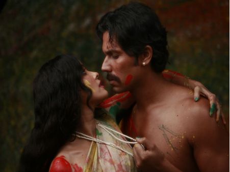 Randeep Hooda's Rang Rasiya To Clash With Happy New Year!