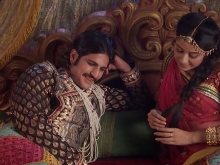 Jodha Akbar: Jodha's Pregnant With Twins, Gets Kidnapped Tonight! (July 24th-Photos)