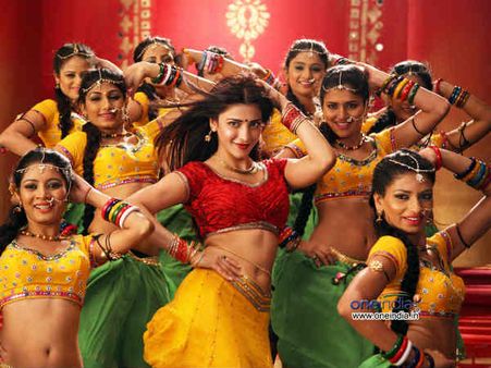Shruti Hassan Grooves And Sings Item Song In Mahesh Babu's Aagadu