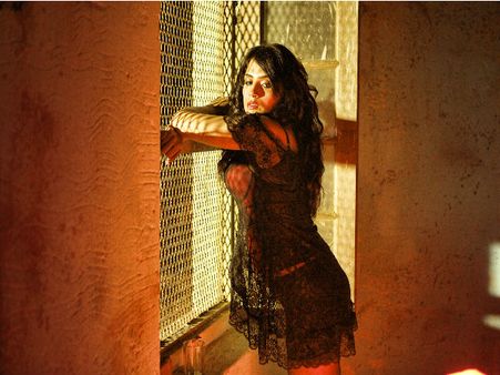 Richa Chadda's Hottest Avatar Ever In Tamanchey (See Pics)