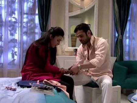 Yeh Hai Mohabbatein: Raman Says Ishita 'I Love You' Just To Distract her (4th August-Photos)