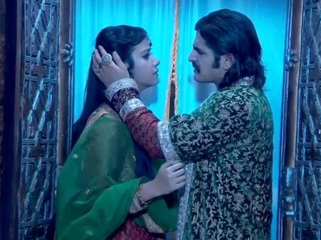 Jodha Akbar: Jalal Not Sure He Loves Jodha Anymore; Hugs Atifa! (6th August-Photos)