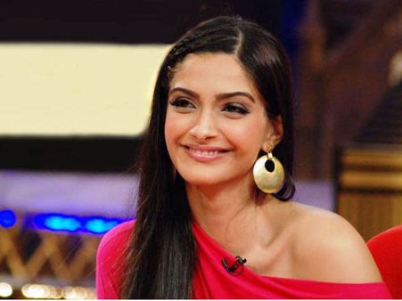 WATCH: Sonam Kapoor Dance In The New Song Of Khoobsurat