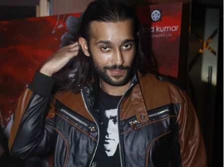 Akhil Kapur, Vinod Khanna's nephew Set For Bollywood Debut