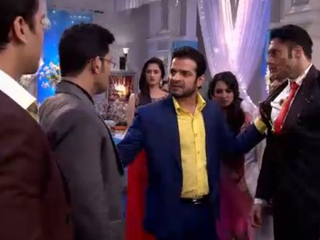 Yeh Hai Mohabbatein: Raman Ruins Ashok's B'day Party, Revenge In Store! (13th August-Photos)