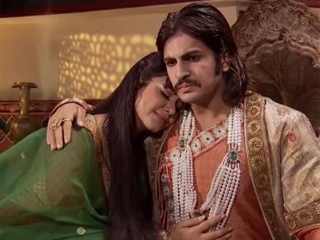 Jodha Akbar: Akbar Declares His Marriage With Atifa, Jodha And Rukhaiya Shocked