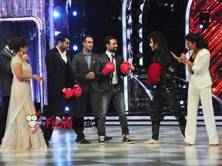 Priyanka Chopra's Boxing Time On Jhalak Dikhhla Jaa 7; 6 Entires Into Show!
