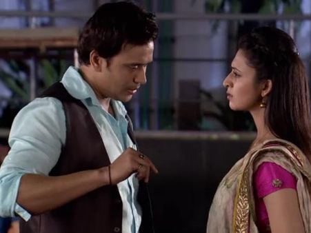 Yeh Hai Mohabbatein: Ishita Invites Param Home For Simmi!