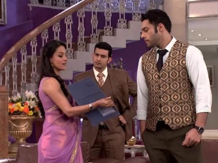 Yeh Hai Mohabbatein: Shagun Gives Ashok Documents To Defame Raman