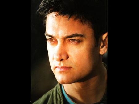 Aamir Khan Donates 11 Lakhs And Supports MIFF